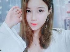 娱乐吃瓜小丫头是谁啊视频,她是如何成为网络红人的?