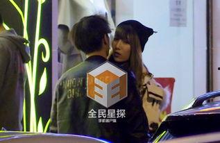 娱乐吃瓜酱街头拥抱,娱乐吃瓜酱的温馨瞬间